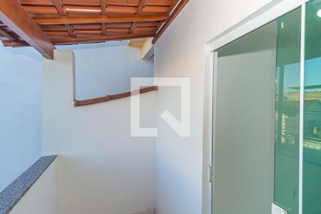 Casa para alugar com 35m², 1 quarto e sem vagavaranda