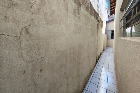 Casa à venda com 130m², 3 quartos e 5 vagasCorredor - Quintal