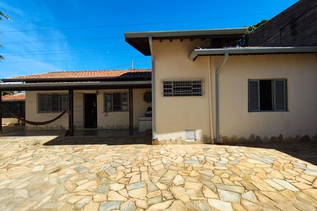 Casa à venda com 130m², 3 quartos e 5 vagasQuintal - Garagem