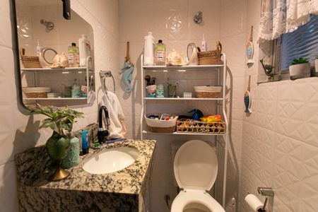 Casa à venda com 140m², 2 quartos e 1 vaga Casa à venda com 140m², 2 quartos e 1 vagaBanheiro de Serviço