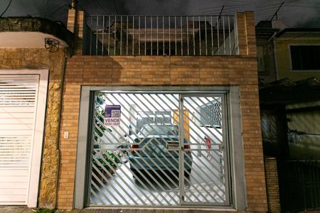 Casa à venda com 140m², 2 quartos e 1 vaga Casa à venda com 140m², 2 quartos e 1 vagaFachada