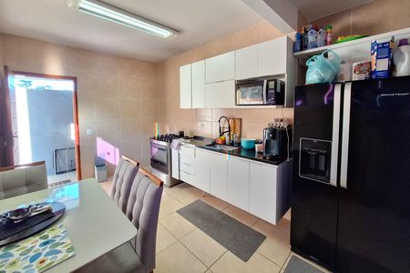 Casa para alugar com 220m², 2 quartos e 4 vagasCozinha