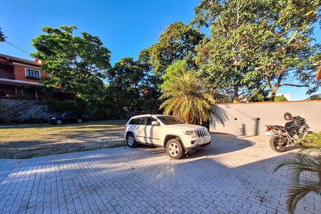 Casa para alugar com 220m², 2 quartos e 4 vagasFachada