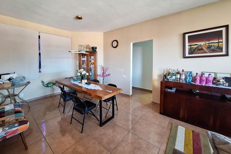 Casa para alugar com 220m², 2 quartos e 4 vagasSala