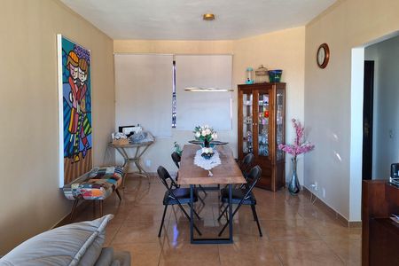 Casa para alugar com 220m², 2 quartos e 4 vagasSala