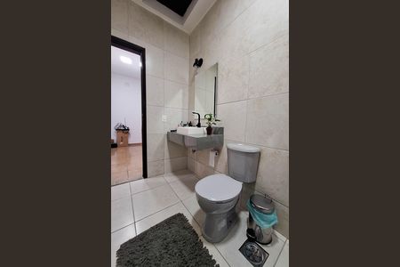 Casa para alugar com 220m², 2 quartos e 4 vagasBanheiro Social