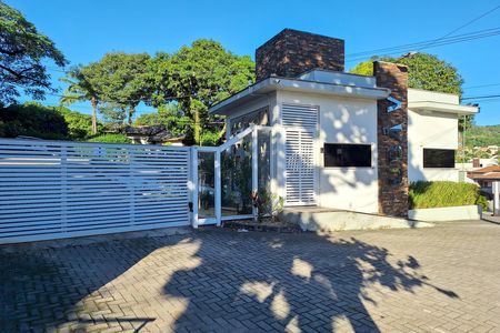 Casa para alugar com 220m², 2 quartos e 4 vagasFachada