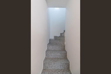 Casa de condomínio à venda com 100m², 2 quartos e 2 vagasEscada