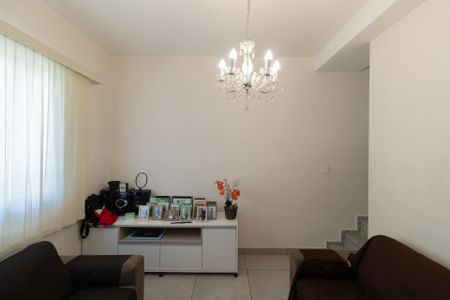 Casa de condomínio à venda com 100m², 2 quartos e 2 vagasSala