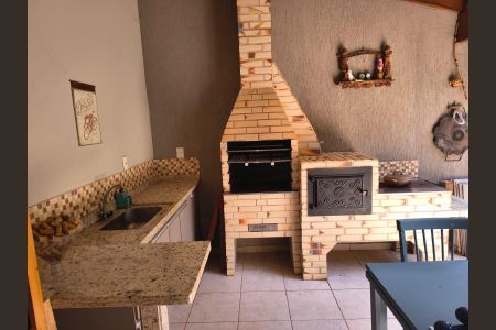 Casa de condomínio à venda com 188m², 3 quartos e 2 vagasChurrasqueira