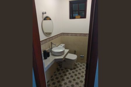 Casa de condomínio à venda com 188m², 3 quartos e 2 vagasLavabo