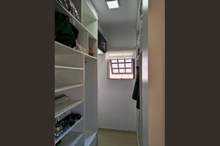 Casa de condomínio à venda com 188m², 3 quartos e 2 vagasCloset