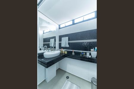 Apartamento à venda com 74m², 3 quartos e 2 vagasBanheiro da Suíte