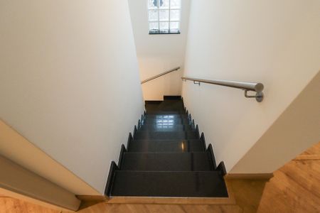 Casa à venda com 201m², 3 quartos e 2 vagasEscada