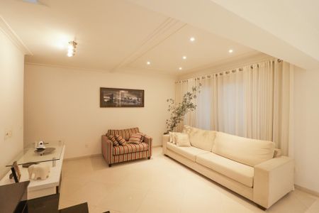 Casa à venda com 201m², 3 quartos e 2 vagasSala