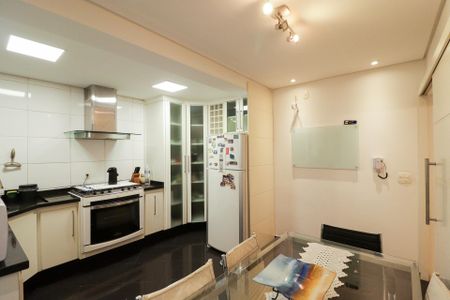 Casa à venda com 201m², 3 quartos e 2 vagasCozinha