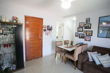 Apartamento à venda com 76m², 2 quartos e 1 vaga Apartamento à venda com 76m², 2 quartos e 1 vagaSala