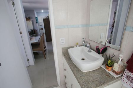 Apartamento à venda com 76m², 2 quartos e 1 vaga Apartamento à venda com 76m², 2 quartos e 1 vagaBanheiro Social