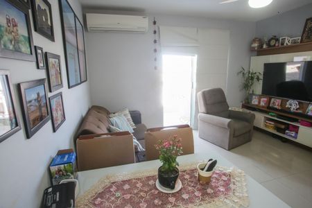 Apartamento à venda com 76m², 2 quartos e 1 vaga Apartamento à venda com 76m², 2 quartos e 1 vagaSala