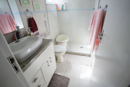 Apartamento à venda com 76m², 2 quartos e 1 vaga Apartamento à venda com 76m², 2 quartos e 1 vagaBanheiro Social