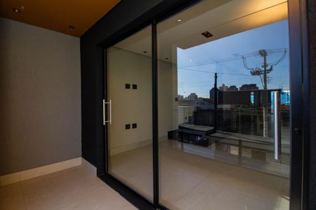 Casa à venda com 192m², 3 quartos e 3 vagas Casa à venda com 192m², 3 quartos e 3 vagasVaranda