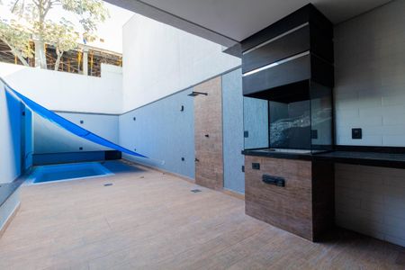 Casa à venda com 192m², 3 quartos e 3 vagas Casa à venda com 192m², 3 quartos e 3 vagasÁrea de Serviço e Piscina