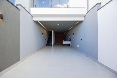 Casa à venda com 192m², 3 quartos e 3 vagas Casa à venda com 192m², 3 quartos e 3 vagasGaragem