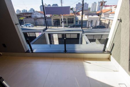 Casa à venda com 192m², 3 quartos e 3 vagas Casa à venda com 192m², 3 quartos e 3 vagasVaranda