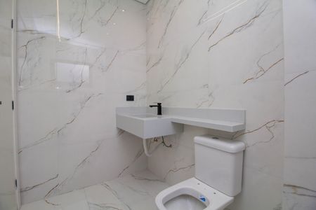 Casa à venda com 192m², 3 quartos e 3 vagas Casa à venda com 192m², 3 quartos e 3 vagasBanheiro da Suíte 3