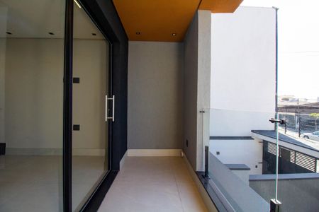 Casa à venda com 192m², 3 quartos e 3 vagas Casa à venda com 192m², 3 quartos e 3 vagasVaranda