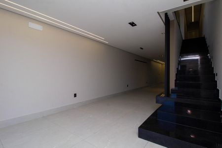 Casa à venda com 192m², 3 quartos e 3 vagas Casa à venda com 192m², 3 quartos e 3 vagasSala