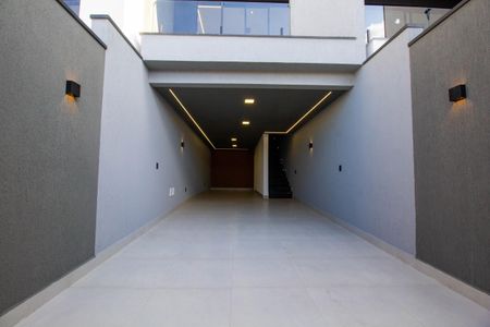 Casa à venda com 192m², 3 quartos e 3 vagas Casa à venda com 192m², 3 quartos e 3 vagasGaragem