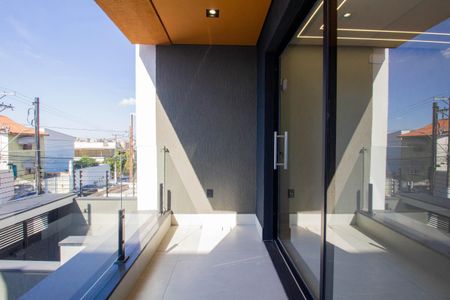 Casa à venda com 192m², 3 quartos e 3 vagas Casa à venda com 192m², 3 quartos e 3 vagasVaranda