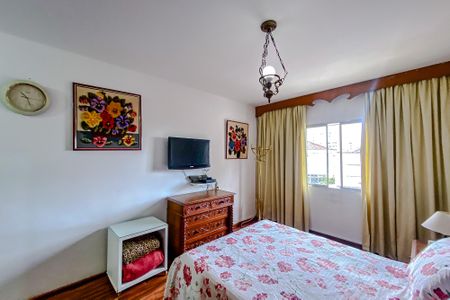 Casa à venda com 220m², 3 quartos e 2 vagasSuíte