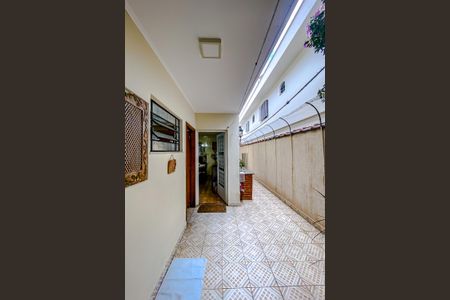 Casa à venda com 220m², 3 quartos e 2 vagasCorredor