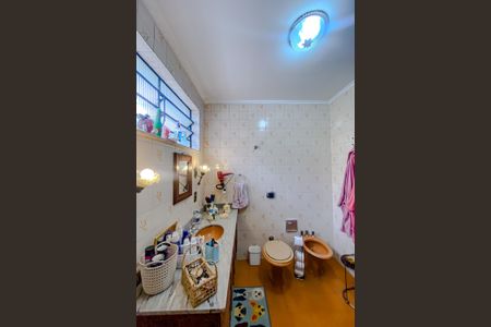 Casa à venda com 220m², 3 quartos e 2 vagasBanheiro