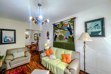 Casa à venda com 220m², 3 quartos e 2 vagasSala