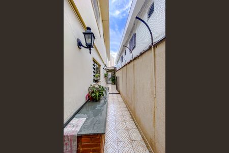 Casa à venda com 220m², 3 quartos e 2 vagasCorredor