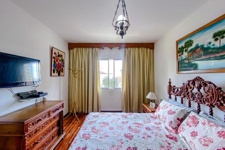 Casa à venda com 220m², 3 quartos e 2 vagasSuíte