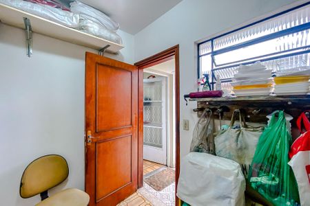 Casa à venda com 220m², 3 quartos e 2 vagasQuarto de Serviço