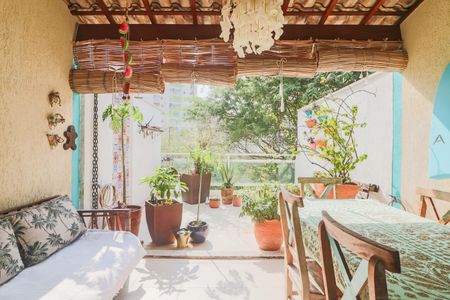 Casa à venda com 200m², 3 quartos e 1 vaga Casa à venda com 200m², 3 quartos e 1 vagaSala