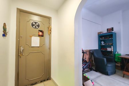 Entrada  de apartamento à venda com 2 quartos, 60m² em Centro, Rio de Janeiro
