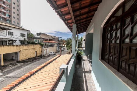 Casa de condomínio para alugar com 120m², 3 quartos e sem vagavaranda