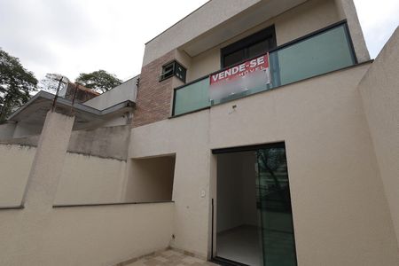 Casa à venda com 174m², 3 quartos e 2 vagasFachada