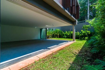 Casa de condomínio à venda com 707m², 5 quartos e 6 vagas