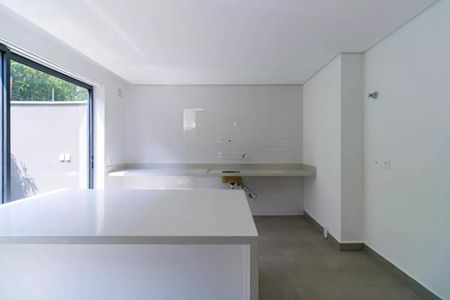 Casa de condomínio à venda com 707m², 5 quartos e 6 vagas