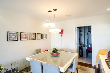 Apartamento à venda com 185m², 4 quartos e 4 vagasSala de jantar