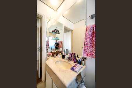 Apartamento à venda com 185m², 4 quartos e 4 vagasBanheiro da suíte 03