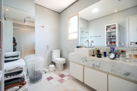 Apartamento à venda com 185m², 4 quartos e 4 vagasBanheiro da suíte 01