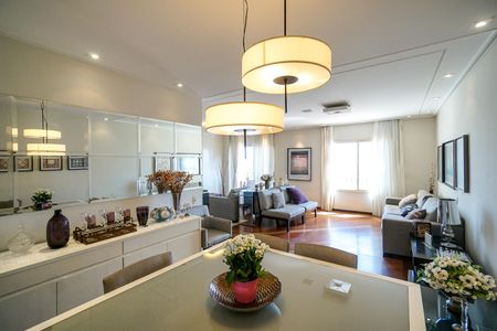 Apartamento à venda com 185m², 4 quartos e 4 vagasSala de jantar